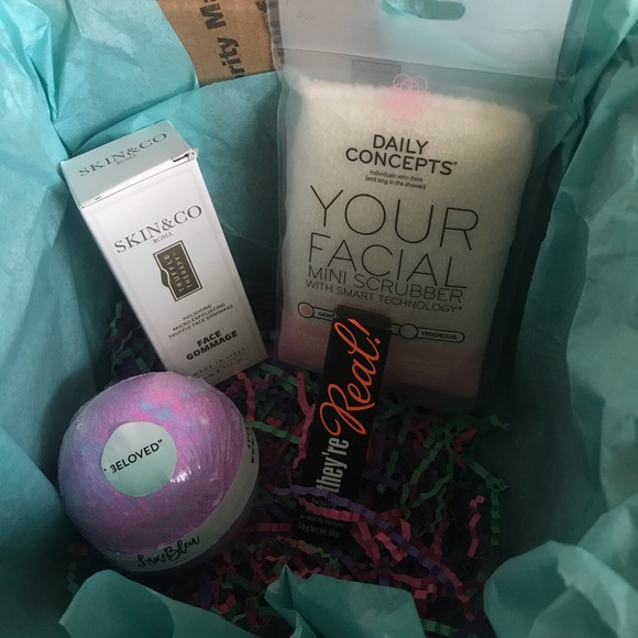 Beauty Mystery Box💋FIRM PRICE💋 - Picture 6 of 10